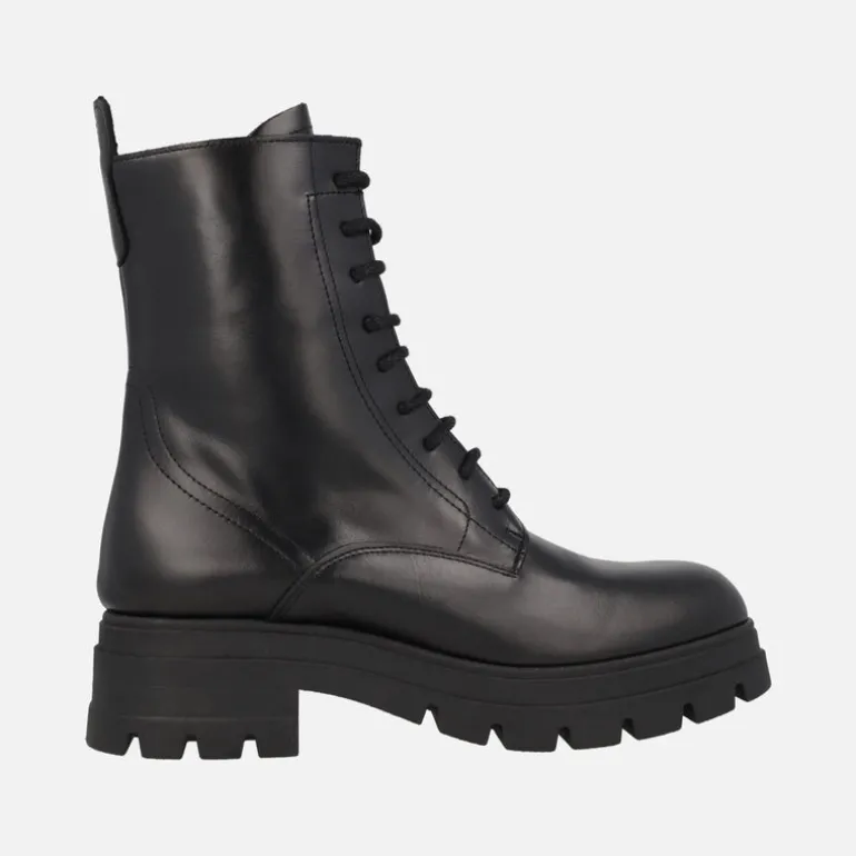 Botines negros de piel con cordones estilo militar con piso track