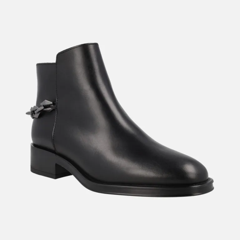 Botines negros de piel con adorno de cadena en el talón Couture