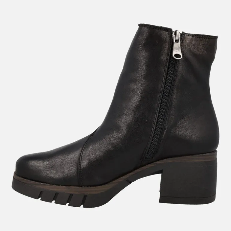 Botines negros de piel con frunces en la caña y tacones de goma