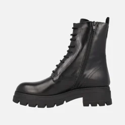 Botines negros de piel con cordones estilo militar con piso track