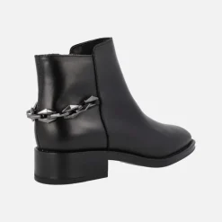 Botines negros de piel con adorno de cadena en el talón Couture