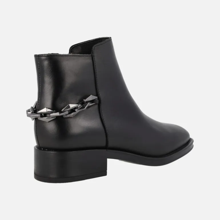 Botines negros de piel con adorno de cadena en el talón Couture
