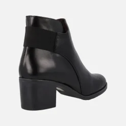 Botines negros de piel con tacón y elástico trasero
