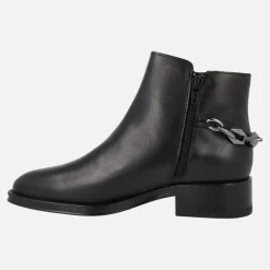 Botines negros de piel con adorno de cadena en el talón Couture