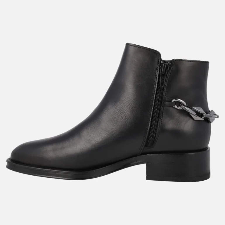 Botines negros de piel con adorno de cadena en el talón Couture