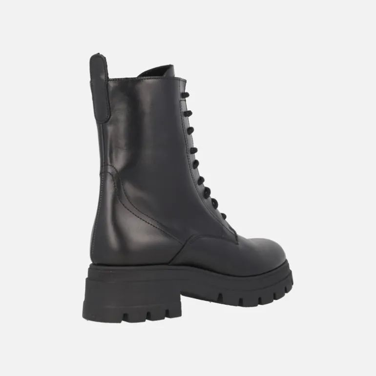 Botines negros de piel con cordones estilo militar con piso track