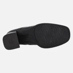 Botines negros de piel con cordones y copete de flecos
