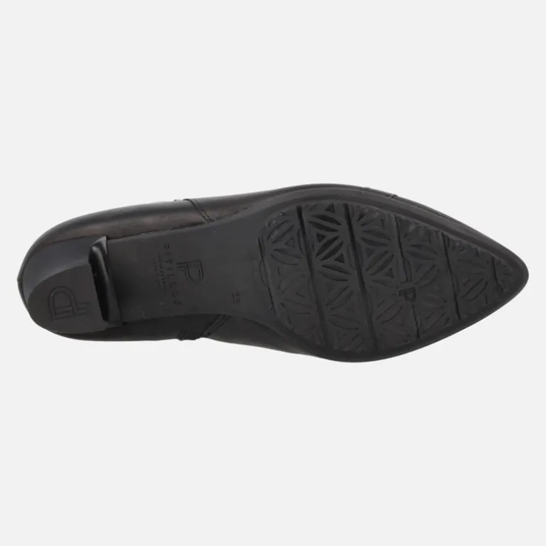 Botines negros de piel con adorno metálico dorado y tacón bajo