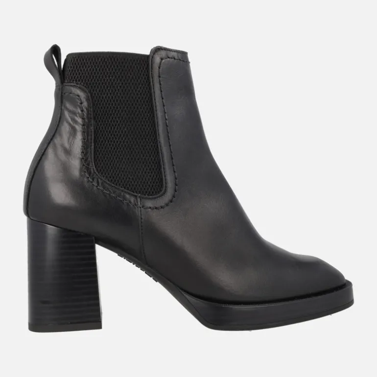 Botines negros de piel estilo chelsea con tacón alto