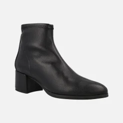 Botines negros elásticos textura piel con tacón bajo