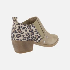 Botines tobilleros con talonera en print leopardo y tachas Blues