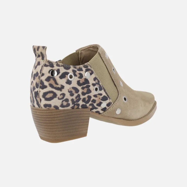 Botines tobilleros con talonera en print leopardo y tachas Blues
