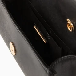 Cartera de mano con adorno de cadena 231396