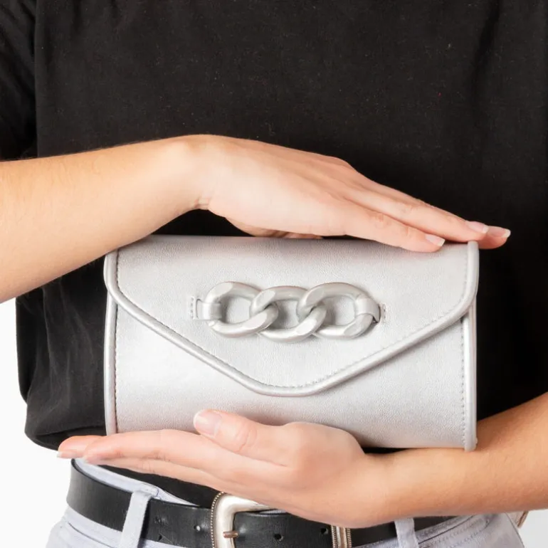 Cartera de mano con adorno de cadena 231396