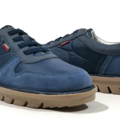 Deportivos azules combinados para hombre