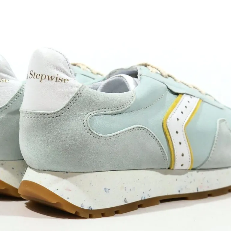 Deportivos combinados estilo retro para mujer