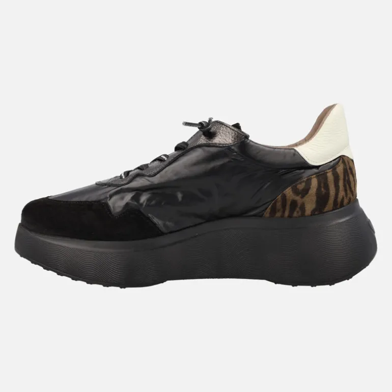 Deportivos negros en tejido acolchado y animal print