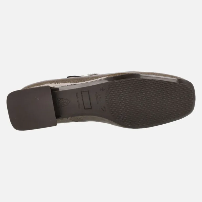 Merceditas de charol con pulseras combinadas y horma cuadrada