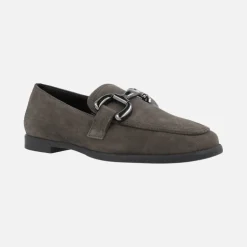 Mocasines bajos de serraje con adorno metálico para mujer