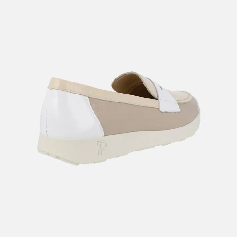 Mocasines combinados en piel charol con adorno de antifaz