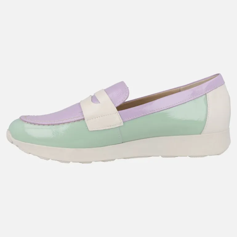 Mocasines combinados en piel charol con adorno de antifaz