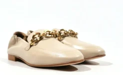 Mocasines con cadena dorada para mujer