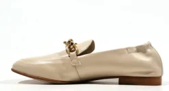 Mocasines con cadena dorada para mujer