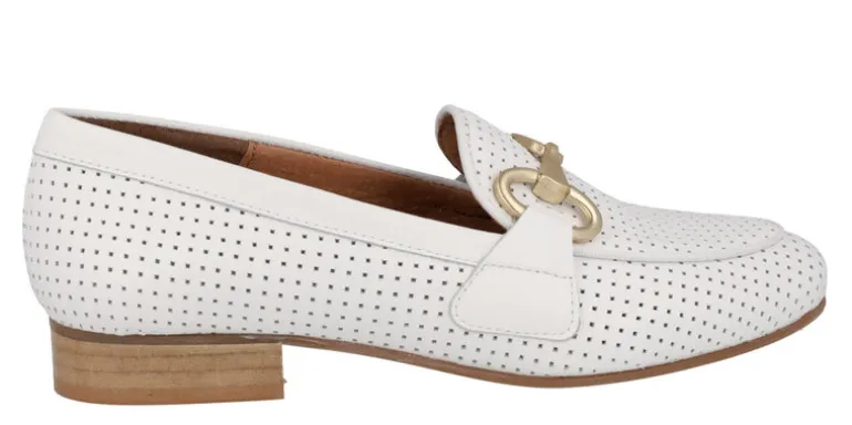 Mocasines con picados y adorno metálico Vileya