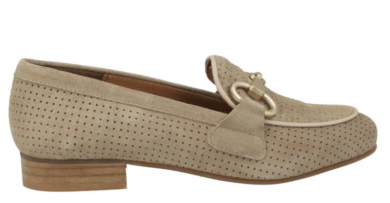 Mocasines con picados y adorno metálico Vileya