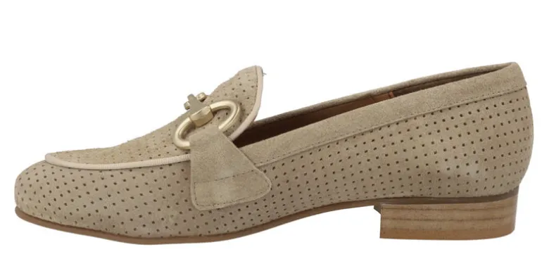 Mocasines con picados y adorno metálico Vileya