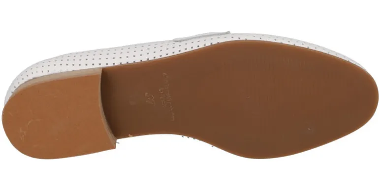 Mocasines con picados y adorno metálico Vileya