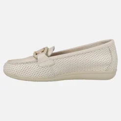 Mocasines confort de piel con picados en color beige