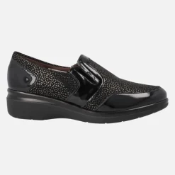 Mocasines confort en charol negro combinado con tejido estampado