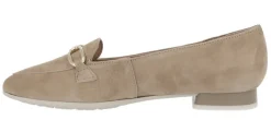 Mocasines de ante beige con adorno en la pala