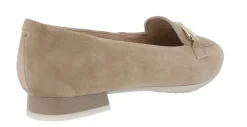 Mocasines de ante beige con adorno en la pala