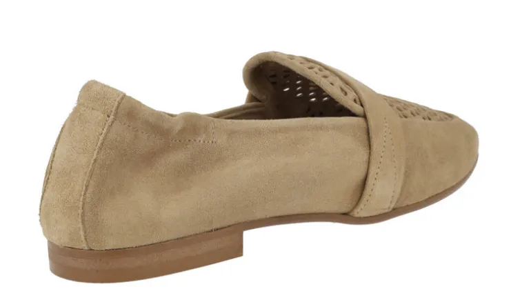 Mocasines de ante camel con pala troquelada para mujer