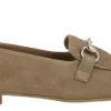 Mocasines de ante color cuero con adorno de estribo