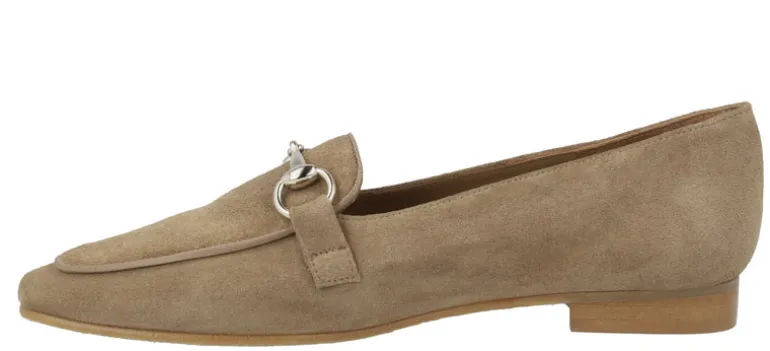Mocasines de ante color cuero con adorno de estribo