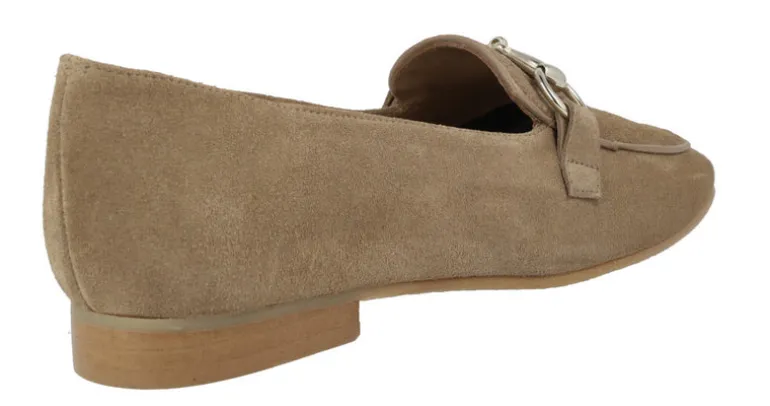 Mocasines de ante color cuero con adorno de estribo