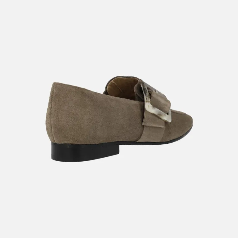 Mocasines de ante con maxi hebilla de carey
