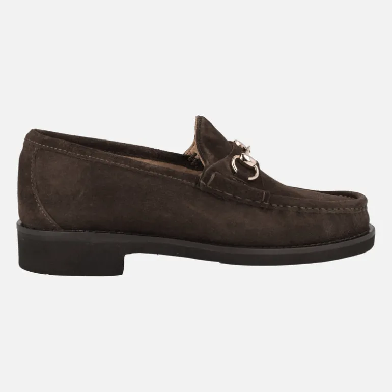 Mocasines de ante marrón con adorno metálico
