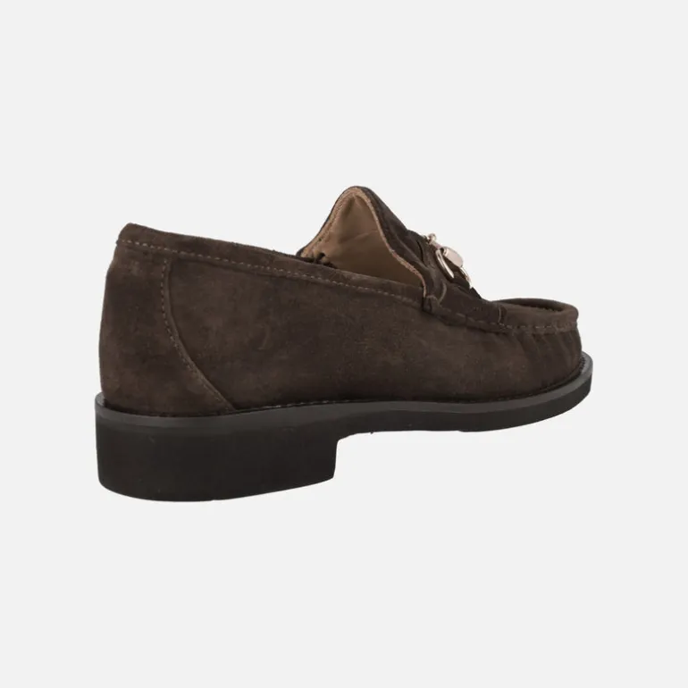 Mocasines de ante marrón con adorno metálico