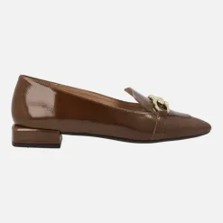 Mocasines de Charol con adorno metálico y copete