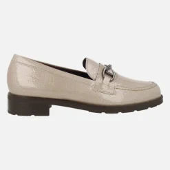 Mocasines de charol con adorno metálico