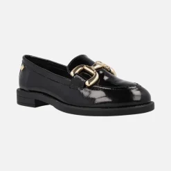 Mocasines de charol con adorno metalico dorado para mujer