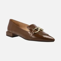 Mocasines de Charol con adorno metálico y copete