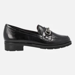 Mocasines de charol con adorno metálico
