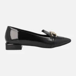 Mocasines de Charol con adorno metálico y copete