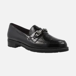 Mocasines de charol con adorno metálico