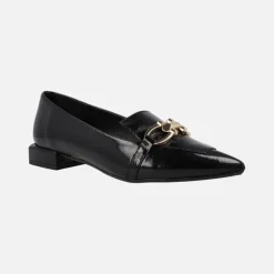 Mocasines de Charol con adorno metálico y copete